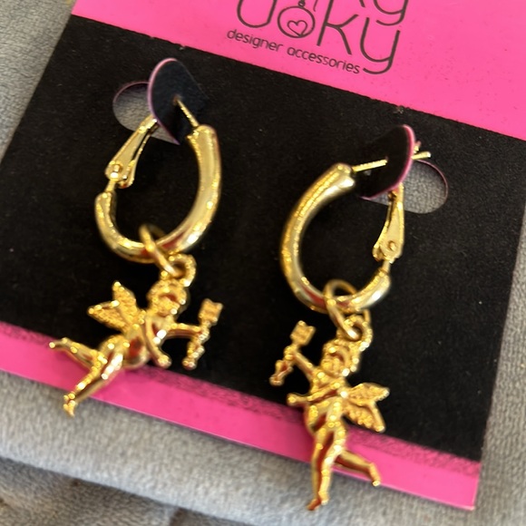 Cherub Charm on 3/4” Elongated Hoop Earrings-boutique - Picture 3 of 6